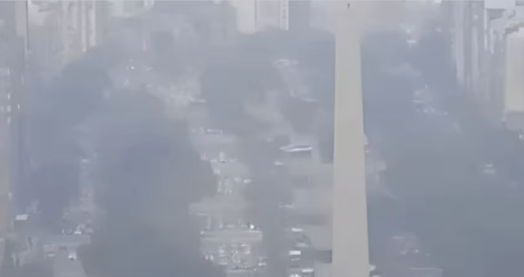 El humo llegó a la Ciudad de Buenos Aires y la alerta se extiende a otras 16&nbsp;provincias
