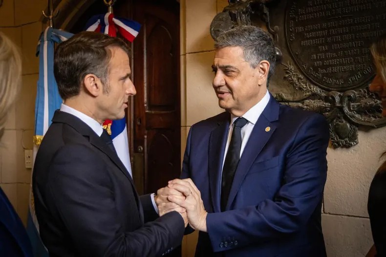 Jorge Macri entregó la Llave de la Ciudad de Buenos Aires a Emmanuel&nbsp;Macron