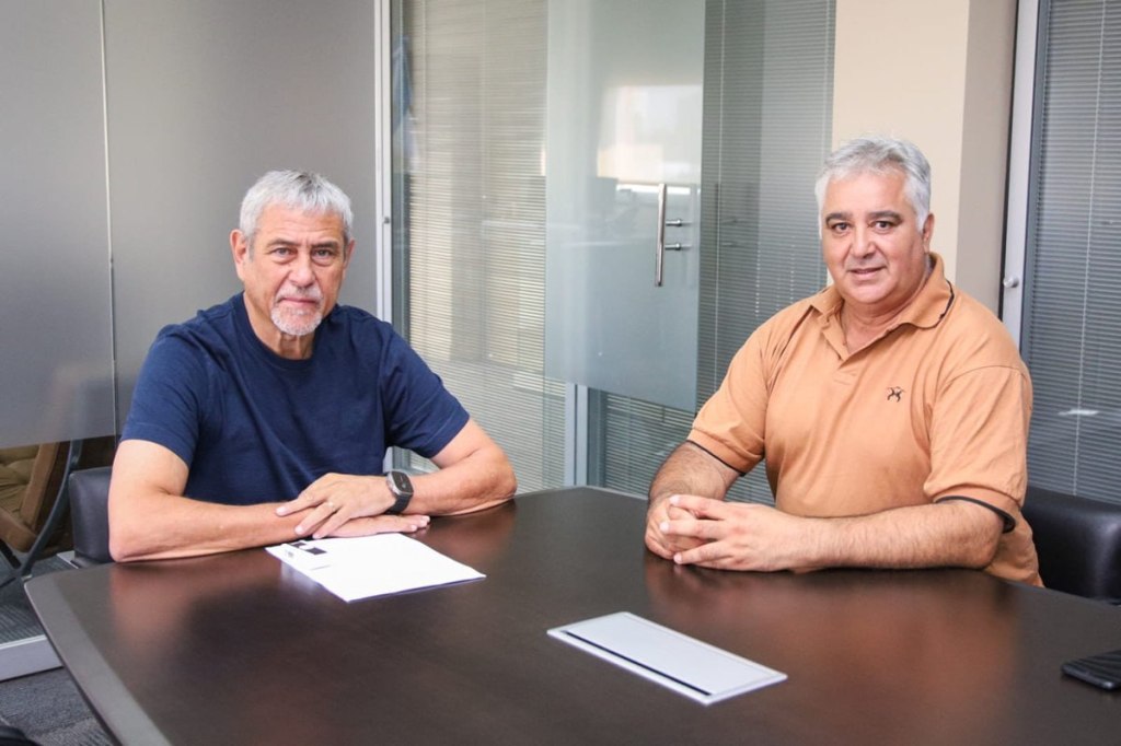 Para colaborar en la gestión: Ferraresi recibió a un líder&nbsp;piquetero