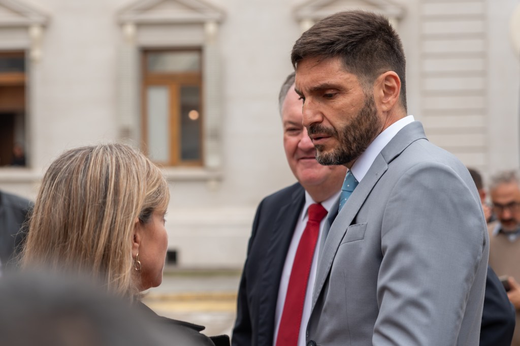 Otro tarifazo de Pullaro: El Gobernador anunció un aumento del 30% en la tarifa de aguas santafesinas 