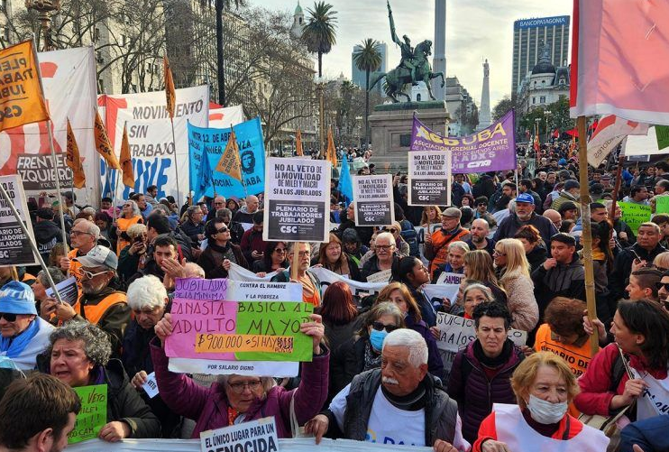 Jubilados vuelven a marchar al Congreso este&nbsp;miércoles