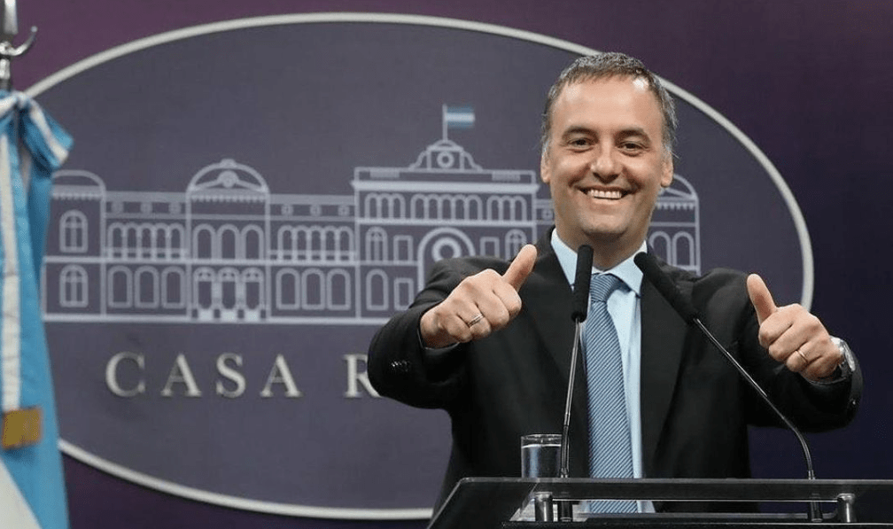  Adorni le recordó a Navarro su apuesta por la&nbsp;inflación