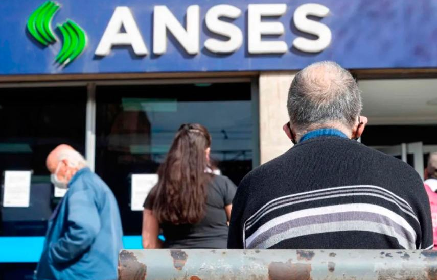 Córdoba aumenta la jubilación mínima y otorga bono a quienes menos&nbsp;ganan