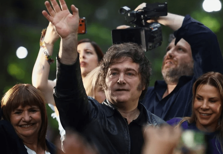 Milei cumple 55 años antes del cierre de campaña en&nbsp;Rosario