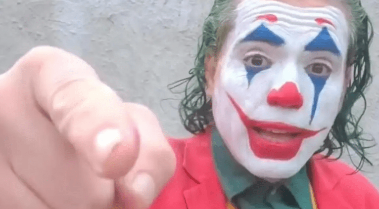 Un hombre quiso votar disfrazado de “El Joker” y no lo&nbsp;dejaron