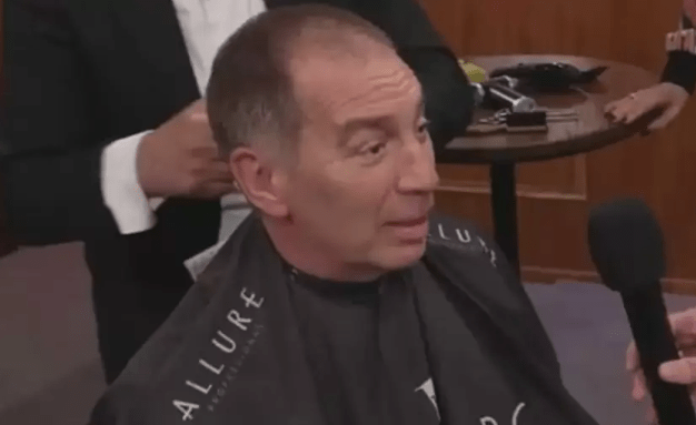 Diego Santilli sorprendió en vivo y se rapó tras cumplir su promesa&nbsp;electoral