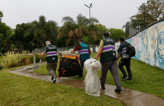 Desalojaron manteros en Parque Alberdi y Mataderos tras reclamos&nbsp;vecinales