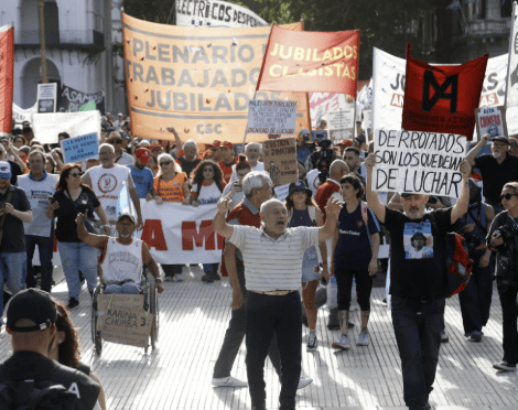 Los jubilados volvieron a movilizarse y presentaron un petitorio en el&nbsp;Congreso