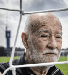 “En honor a la Escuela”: Milei mostró una camiseta de Estudiantes en plena disputa con la&nbsp;AFA